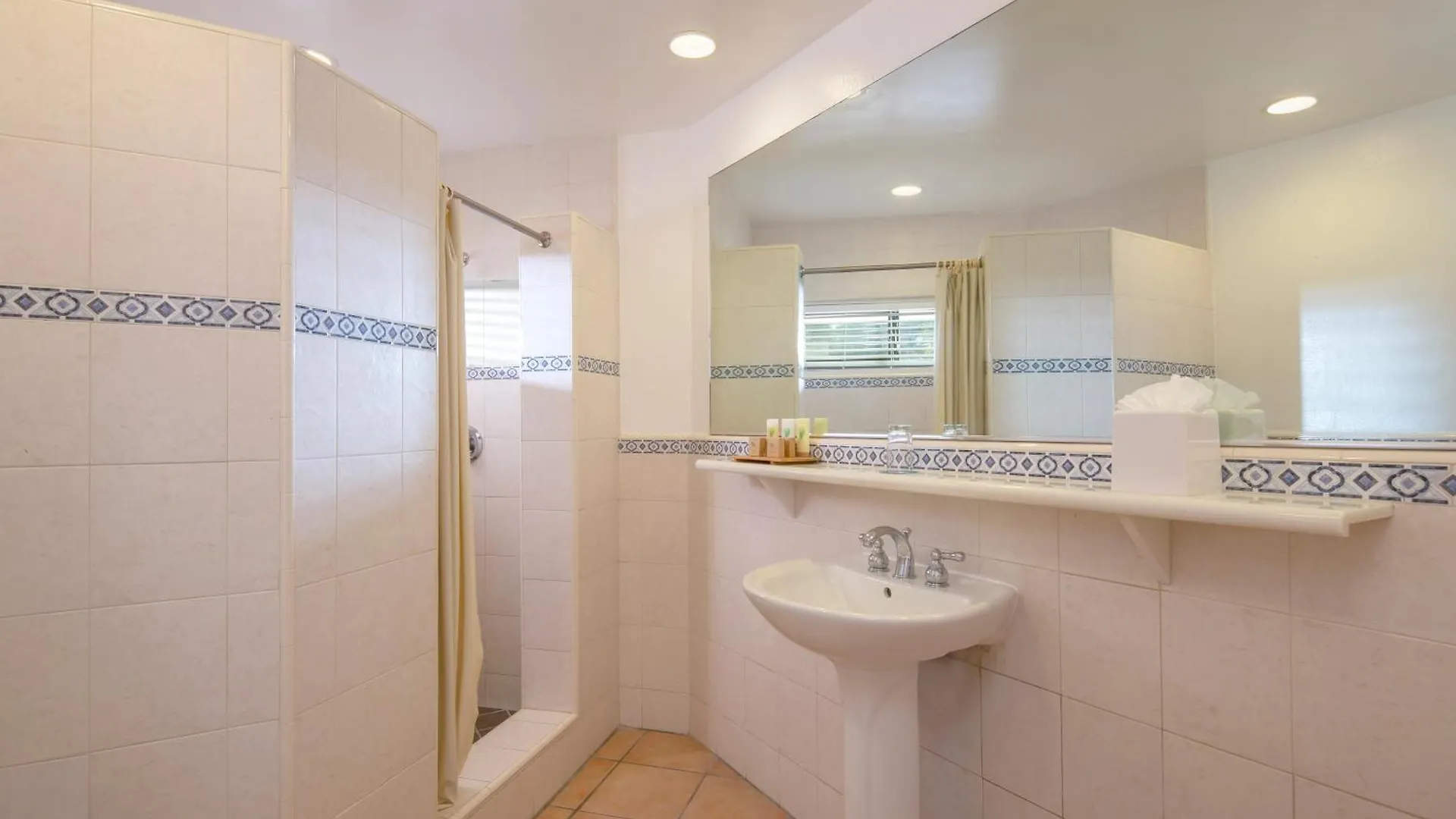 St. James'S Club Resort Mamora Bay