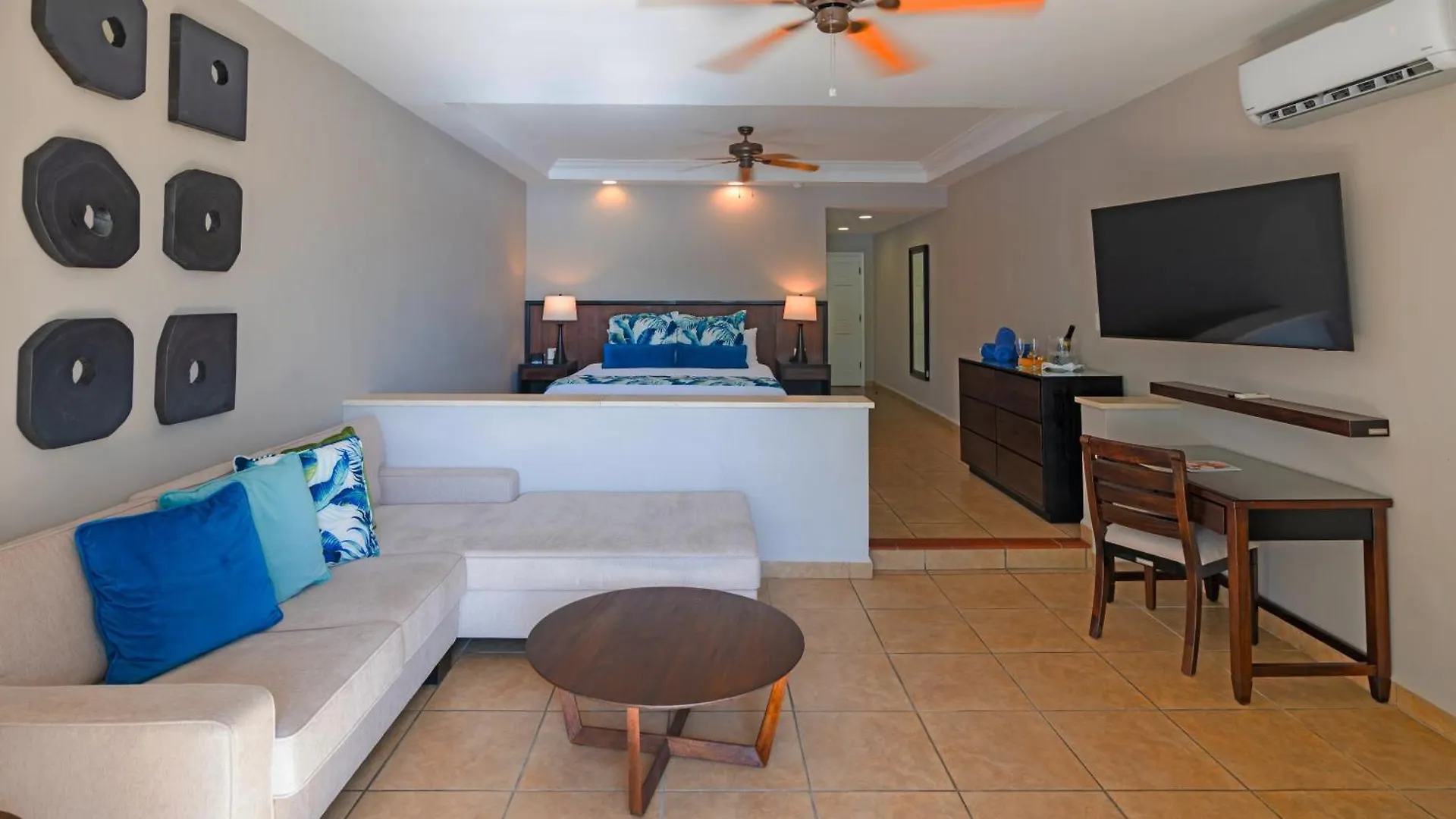 St. James'S Club Resort Mamora Bay
